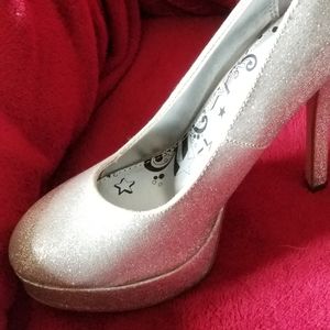 Size 9½ silver sparkle held